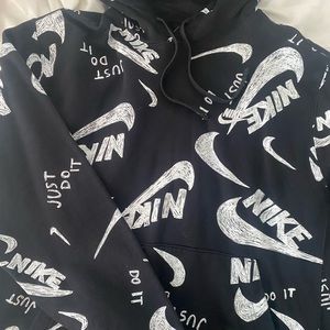 BLACK NIKE HOODIE NWTG (L)